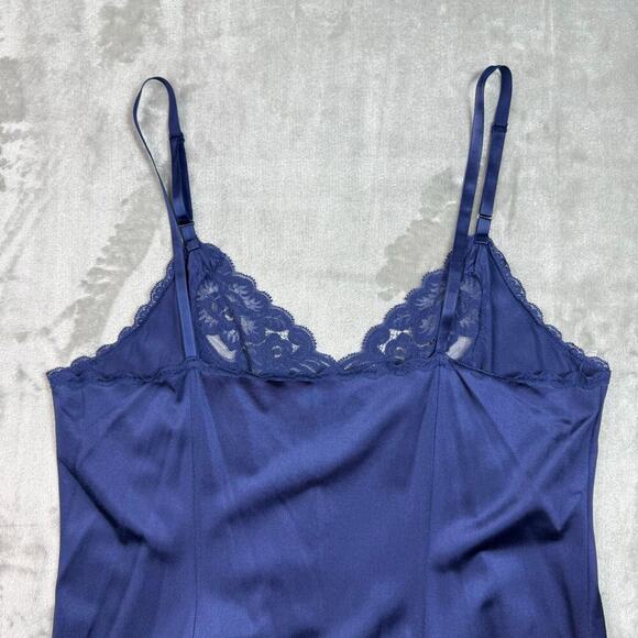 VTG Vanity Fair Full Slip Sz 36 Navy Lace Trim Nylon Light 90s Sleepwear Adjust - Picture 8 of 11